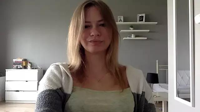 Girls free live sex cams: Check out the satisfaction of typing and cam2cam with our sensual livestreamers, who will teach you all about temptation and desires with their smoking hot physiques.