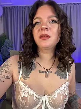 MiraMills_ from StripChat is Freechat