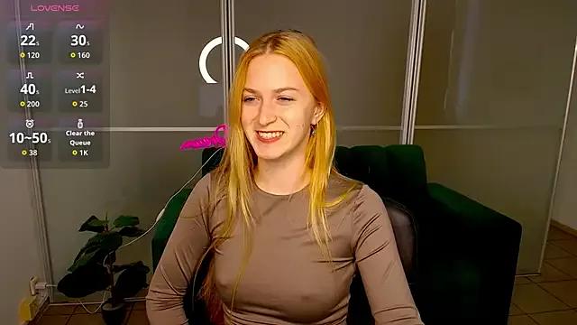 MirandaMayers from StripChat is Freechat