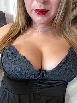 Miri_Elise from StripChat is Freechat