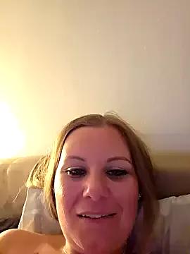 Miss-ShelbyXX from StripChat is Freechat