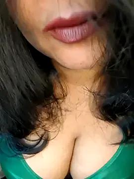 miss_cherry17 from StripChat is Freechat