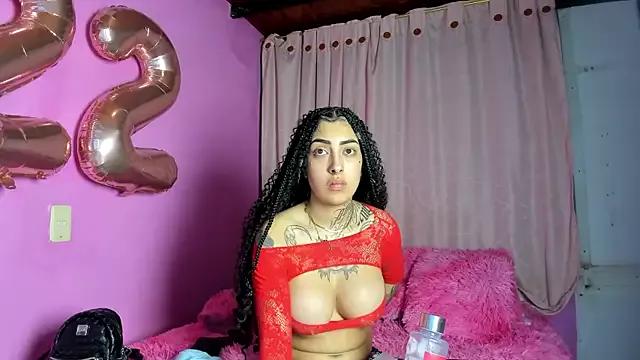 missnickeloo from StripChat is Freechat