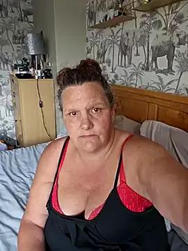 MissQueenBeex from StripChat is Freechat