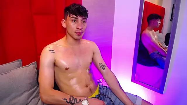 MisterXcamilo from StripChat is Freechat
