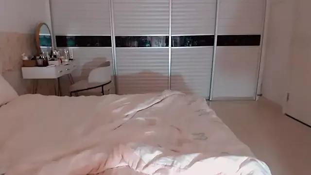 Miu1_girl from StripChat is Freechat