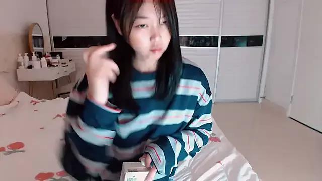 Miu1_girl from StripChat is Freechat