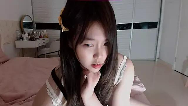 Miu1_girl from StripChat is Freechat