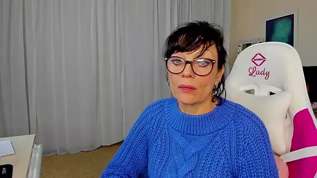 mollyflowss from StripChat is Freechat