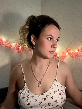 mollygirll from StripChat is Freechat