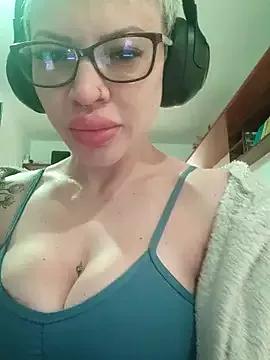 Monroecarolina from StripChat is Freechat