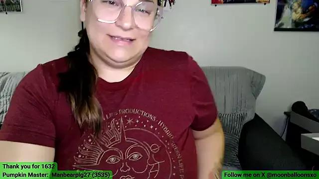 MoonBalloons from StripChat is Freechat
