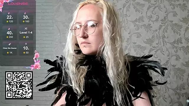 MorryganWoods from StripChat is Freechat