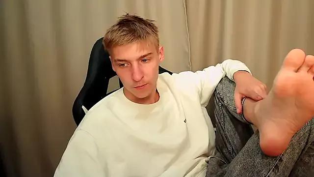 MrSexyCum4U from StripChat is Freechat