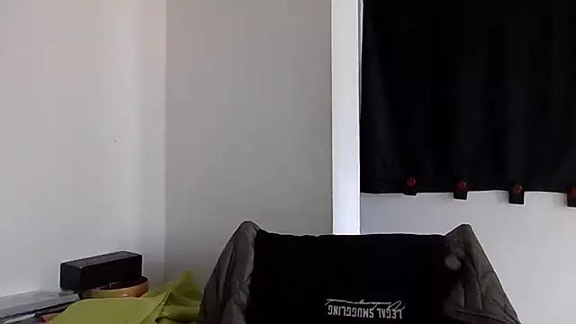 Naiara_Love from StripChat is Freechat