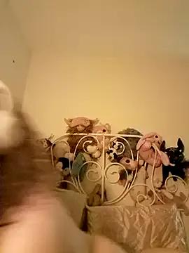 NaughtyChubbyBunny from StripChat is Freechat