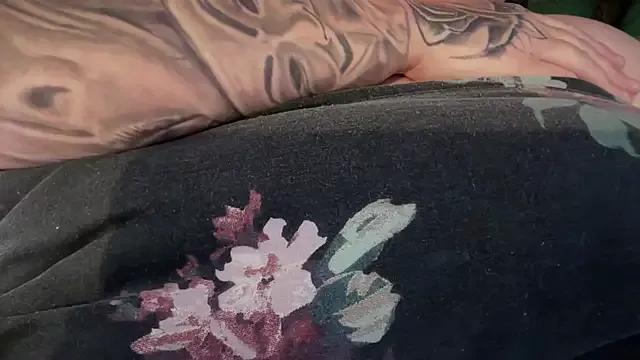 NaughtyWife_25 from StripChat is Freechat