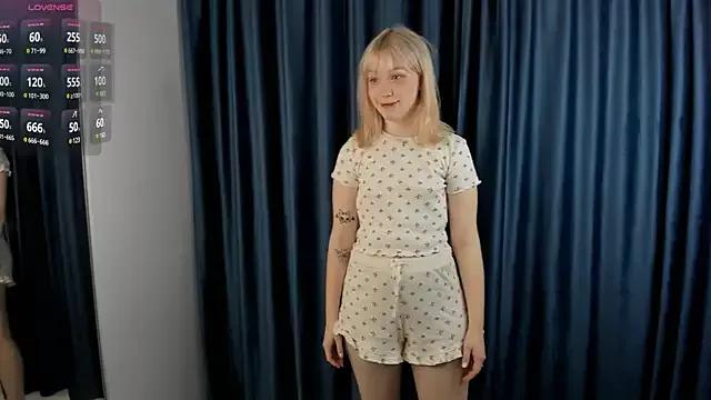 NecraBloom from StripChat is Freechat