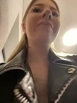 Girls free live sex cams: Check out the satisfaction of typing and cam2cam with our sensual livestreamers, who will teach you all about temptation and desires with their smoking hot physiques.