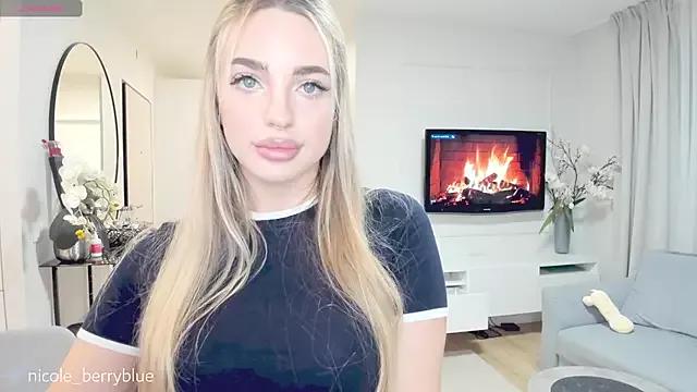 nicole_blueberry from StripChat is Freechat