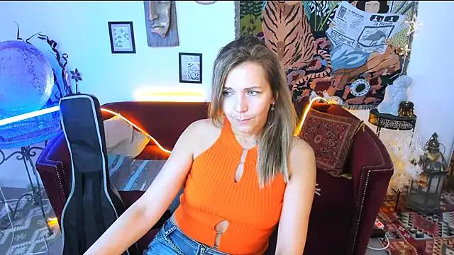 NicoleHitman from StripChat is Freechat