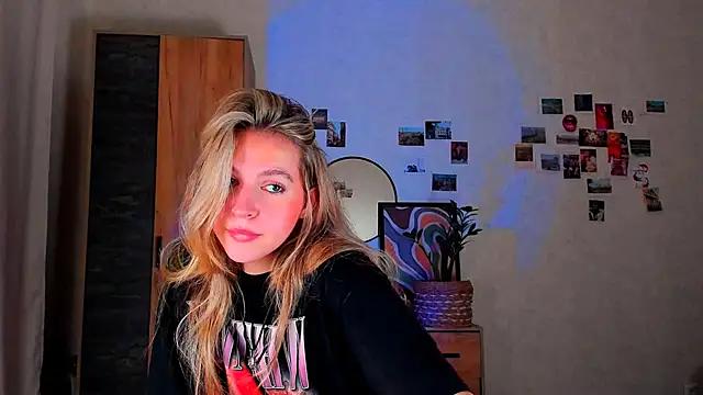 Girls free live sex cams: Check out the satisfaction of typing and cam2cam with our sensual livestreamers, who will teach you all about temptation and desires with their smoking hot physiques.