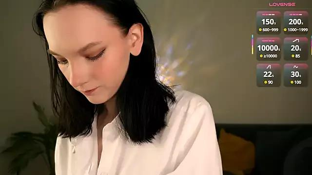 Nilliee_Sugar from StripChat is Freechat