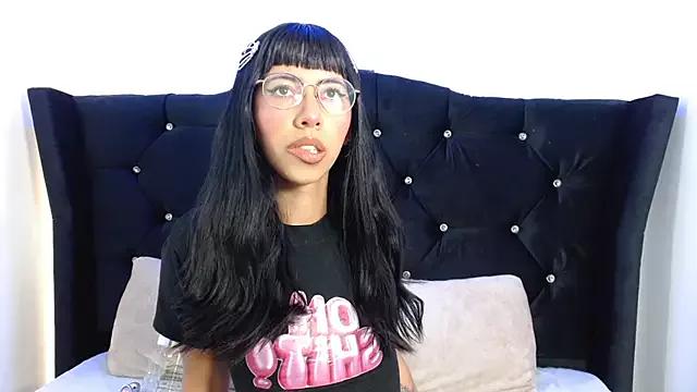 Nina_fox_069 from StripChat is Freechat
