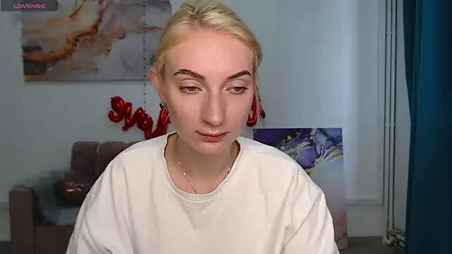 NinaRichiS from StripChat is Freechat