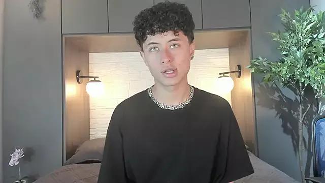 NoahDupont from StripChat is Freechat