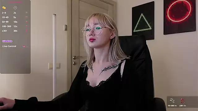 Olivia_North from StripChat is Freechat