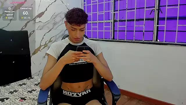 owen_sexy25 from StripChat is Freechat