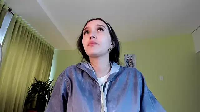 Paola_wood from StripChat is Freechat