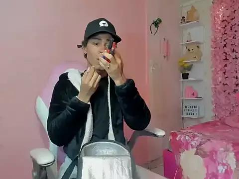 paris_hiltom from StripChat is Freechat
