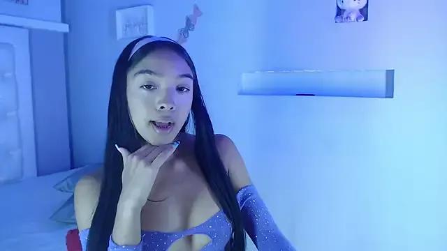 pocahontamoon from StripChat is Freechat