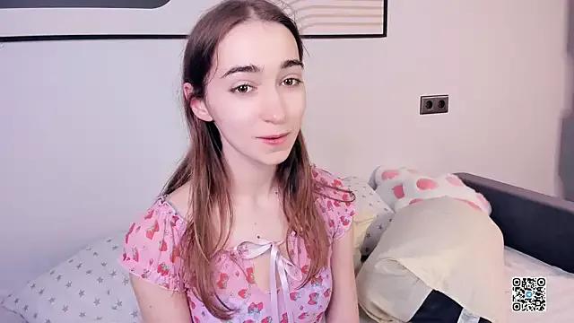 PollyBeev from StripChat is Freechat