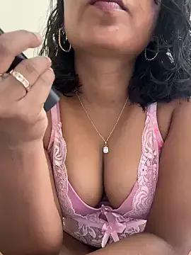 Check out our freechat fingering entertainers from our Custom and Multi clubs and checkout exclusive access to highly customizable content, such as curves, hair, tits, slit type and many more.