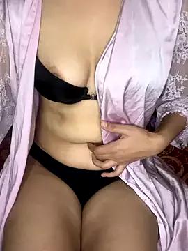 Queen-35 from StripChat is Freechat