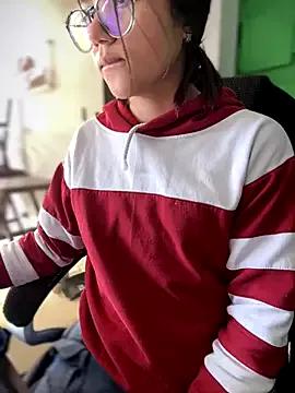 Queen__Love from StripChat is Freechat