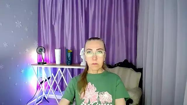 queen_a_n_i from StripChat is Freechat