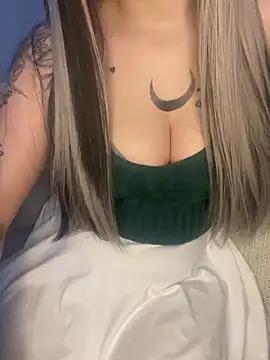 queenlo_xxx from StripChat is Freechat