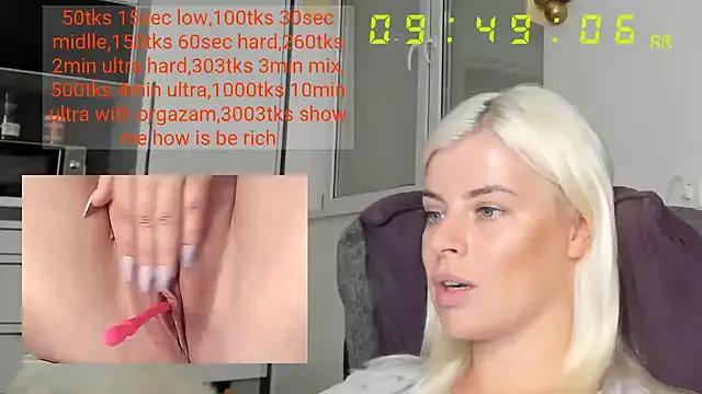 queenofthenighttt from StripChat is Freechat