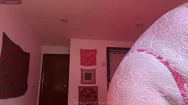 Photos of RaspberryTommyFTM from StripChat is Freechat