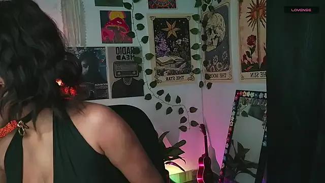 Raven_luv from StripChat is Freechat
