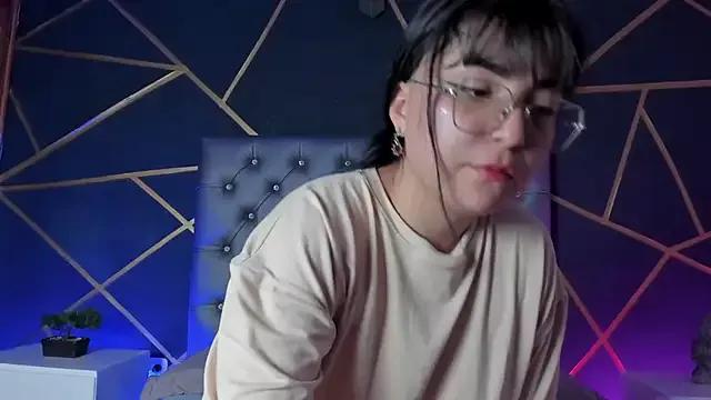 Raven_meow from StripChat is Freechat