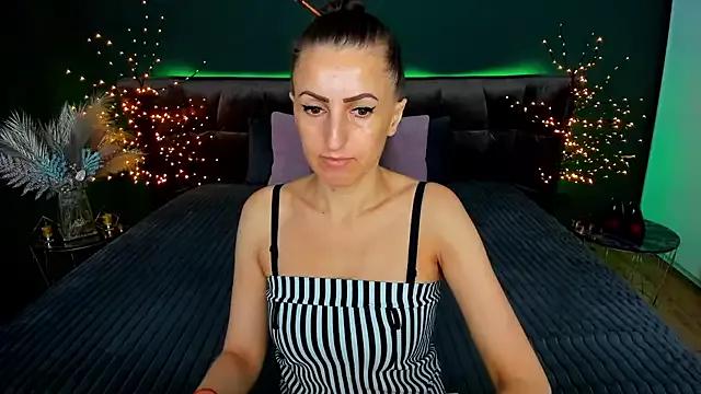 Rebecca_Diamond from StripChat is Freechat
