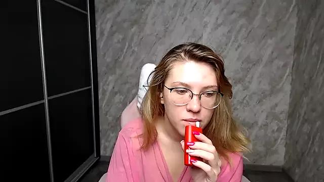 Reginasmilee from StripChat is Freechat