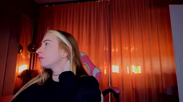 Reina_Cummings from StripChat is Freechat