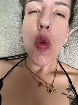 RiyaMoreno from StripChat is Freechat