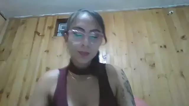 Roselingalvis13 from StripChat is Freechat
